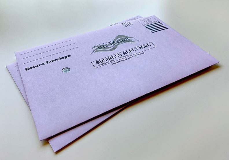 美國郵寄選票。Unsplash by Tiffany Tertipes