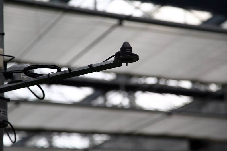 5G 感測器蒐集作物各種生長資訊。