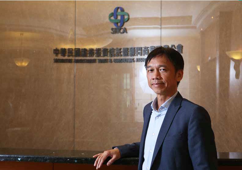 投信投顧公會理事長張錫。