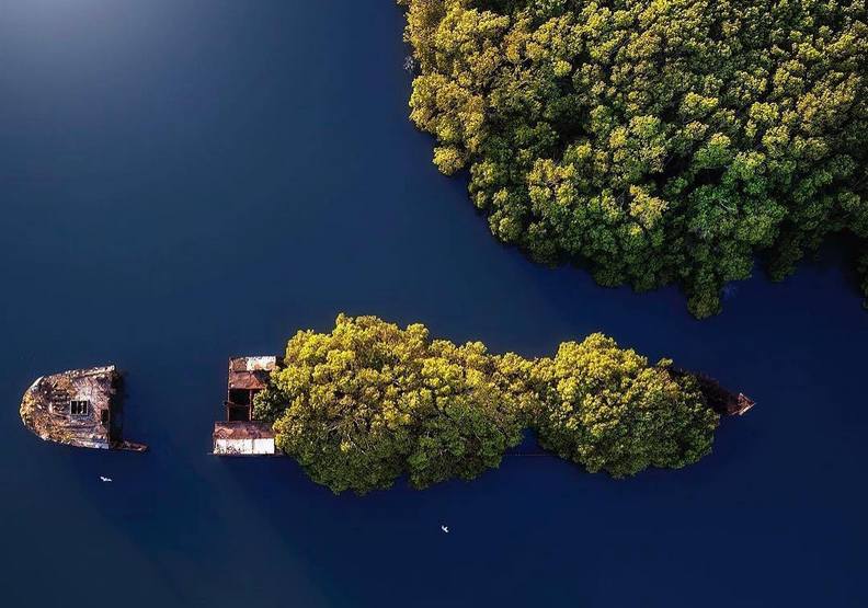 從空中看,艾爾菲爾德號像極了島嶼