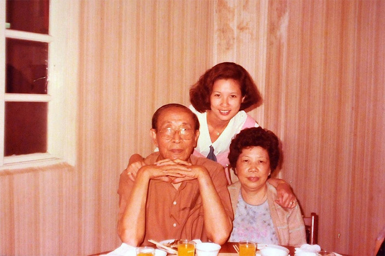 周丹薇是獨生女,和父母的感情非常深。重回學校讀書,是圓自己也圓父親的夢。