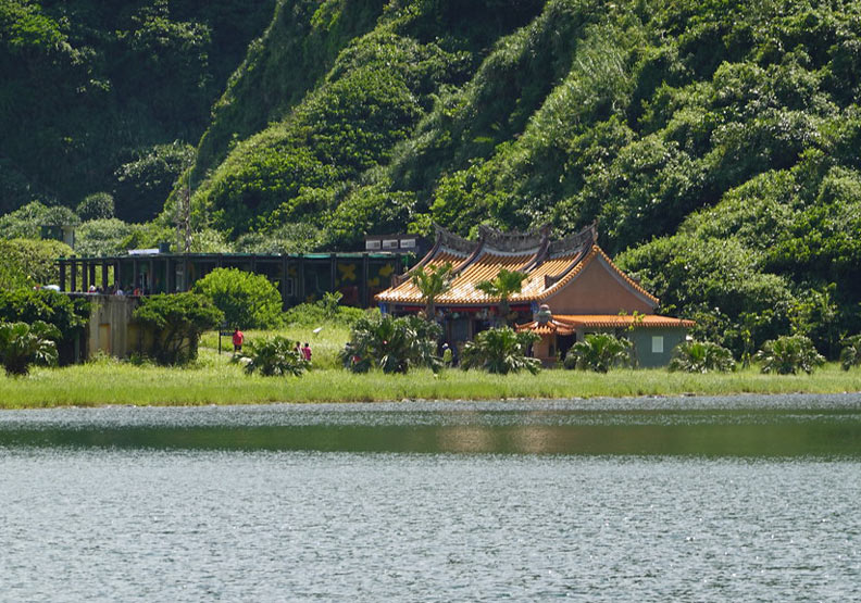 旅客來龜山島大多在普陀巖、龜尾湖等步道景點活動。孫文臨攝