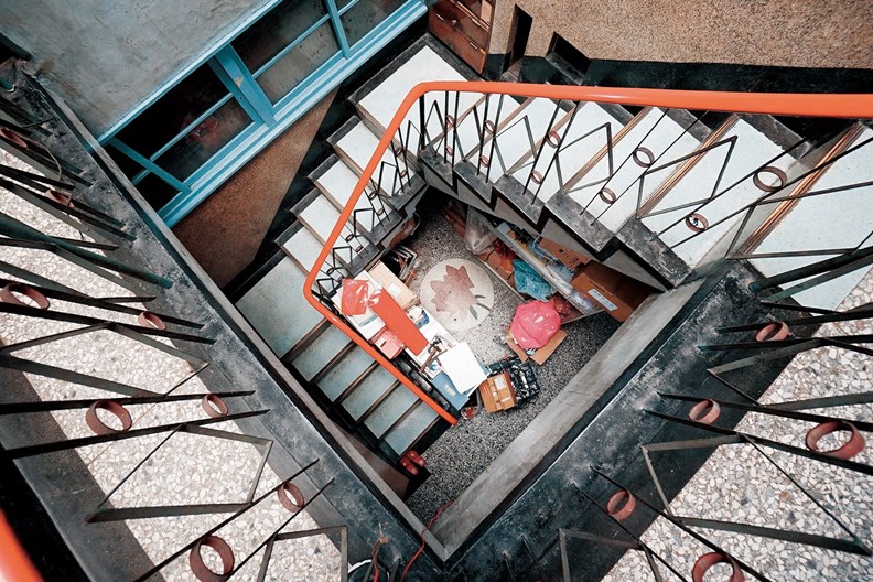 鐵窗花工藝手法不只用於門窗,在樓梯欄杆和各種居家裝飾都看得見。(圖片取自老屋顏)