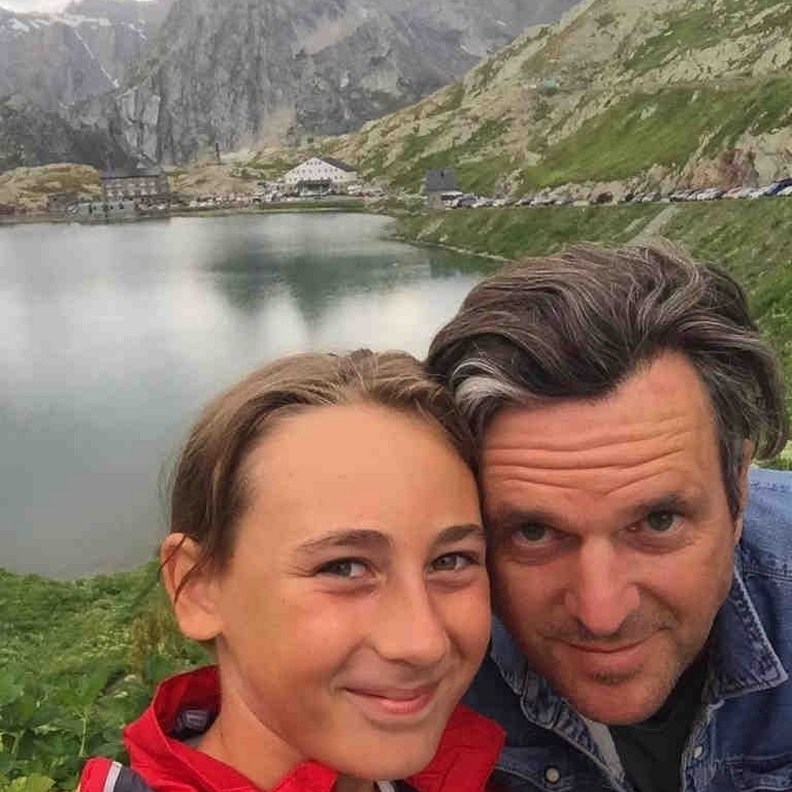 父子在旅程中的自拍