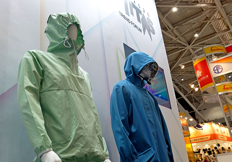 2020台北紡織展上展示的機能服飾。王昱翔攝