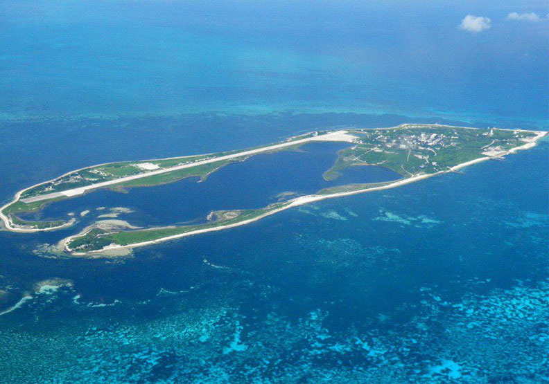 立榮航空飛往東沙（圖）的軍包機，昨天被拒絕進入香港飛航情報區後掉頭飛回台灣，在兩岸關係緊張此刻備受關注。聯合報系提供