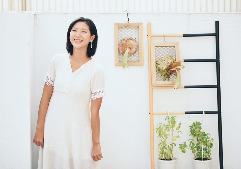 親切和率真的笑容,讓她吸引不少粉絲。