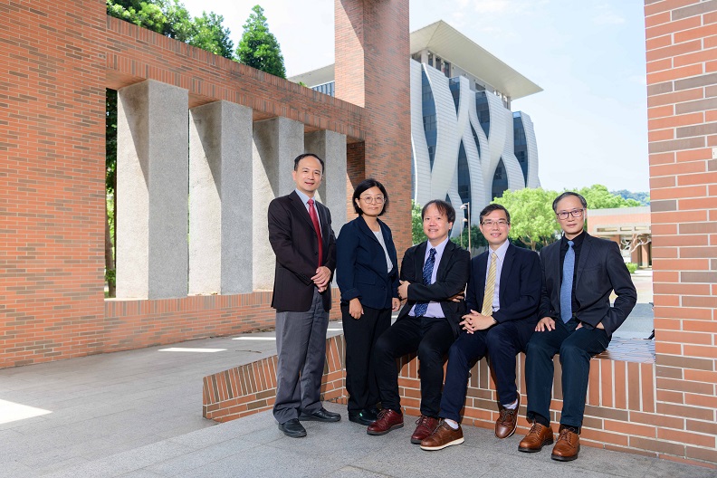 臺北大學商學院 (左起) 企業管理學系碩士在職專班系主任陳宥杉、統計學系碩士在職專班系主任林定香、商學院院長池祥麟、國際財務金融碩士在職專班執行長黃啟瑞、會計學系碩士在職專班系主任郭振雄。