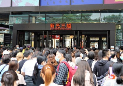 週年慶開戰了！新光三越刷新高，信義四館首日進帳逾10億元
