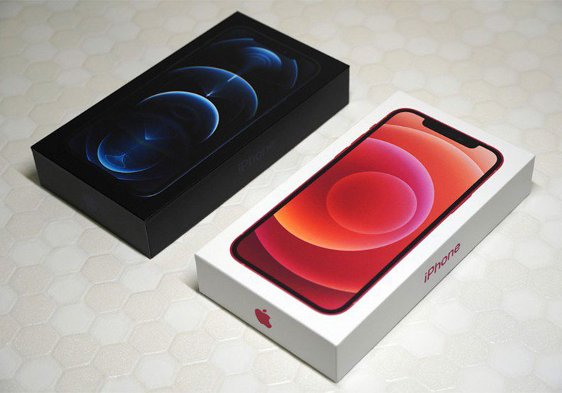 少了充電頭、EarPods耳機,讓iPhone 12系列的盒裝瘦身快一半。聯合新聞網提供