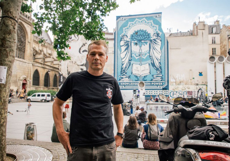 操刀《時代雜誌》封面的藝術家費瑞(Shepard Fairey)。取自obeygiant官網