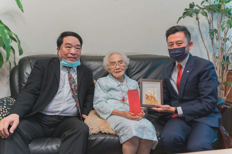 林智堅訪視李佳音。新竹市政府提供