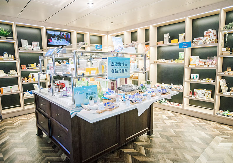 環島郵輪「探索夢號」的海上購物區買得到台灣嚴選好物!雄獅旅遊提供
