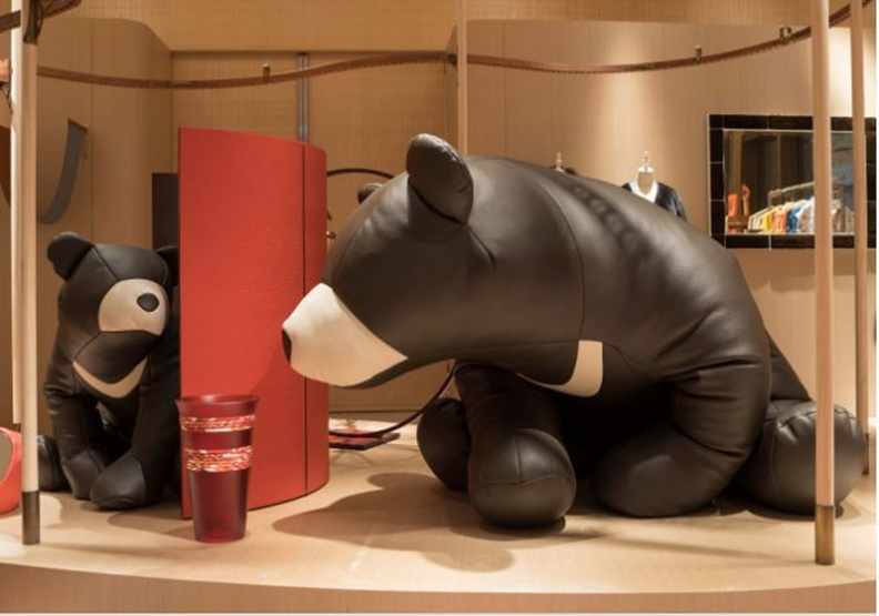 愛馬仕petit h巡迴展台北場獨家單品：台灣黑熊懶骨頭。取自Hermès