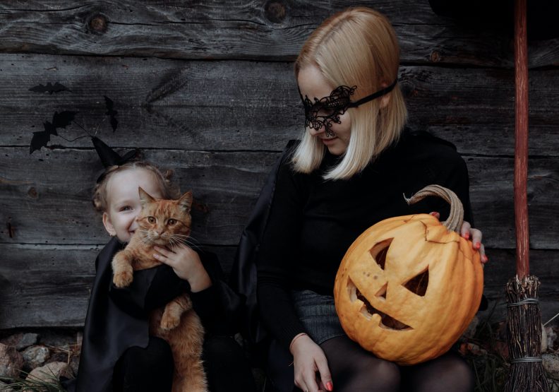 對小孩來說，每一戶打開門的大人，都像是怪獸似的，僅為情境配圖。圖片來自pexels