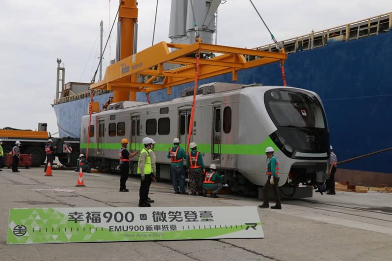 號稱最美電聯車的EMU900。台鐵提供