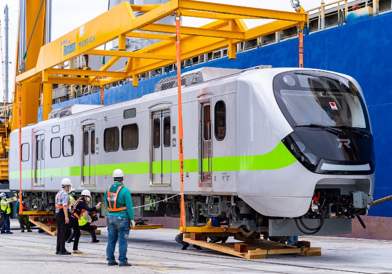 多事之秋的台鐵 迎來 最美區間車 Emu900 城市學