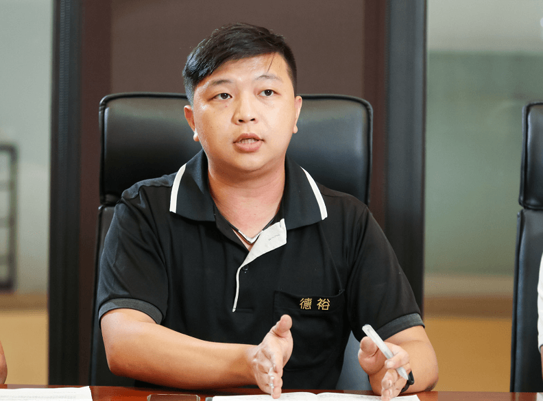 德裕興業蔡庭育專員。