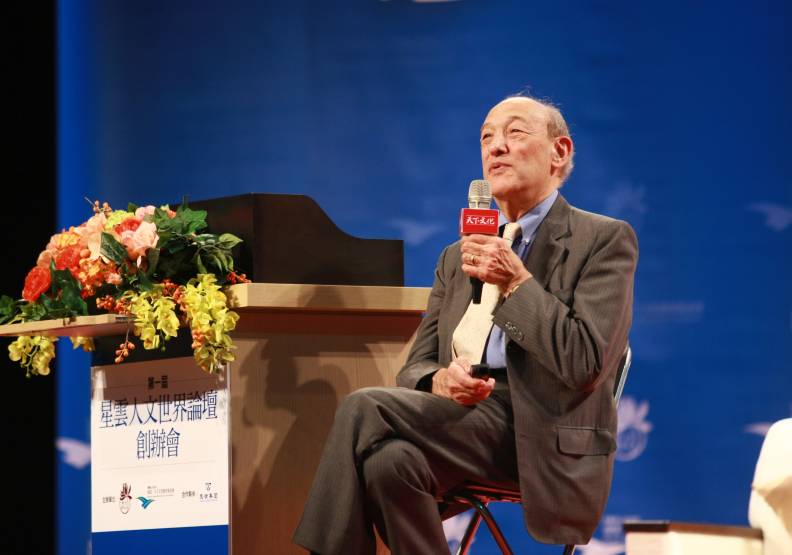 在全球互信基礎遭破壞之際,傅高義呼籲各國領導人要聆聽彼此、深化交流,攜手促進世界和平。