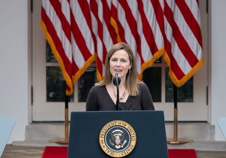 圖／巴瑞特（Amy Coney Barrett）正式出任大法官。Flickr by The White House