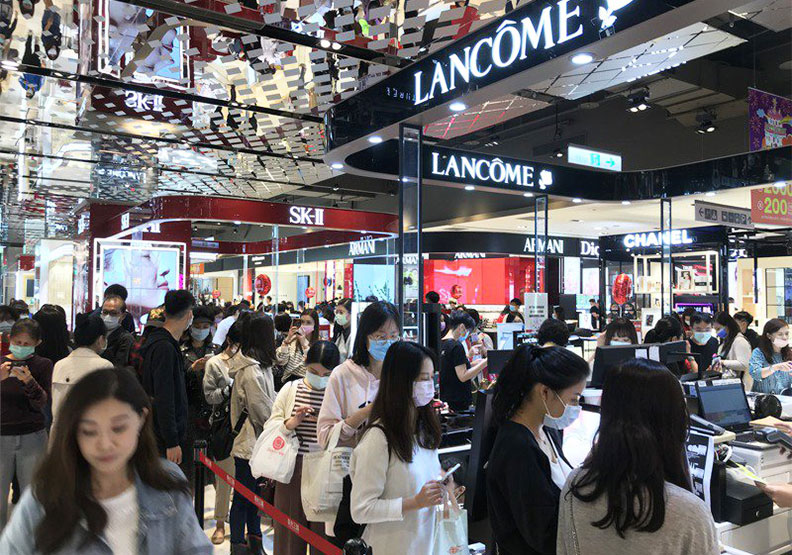 圖／新光三越台北信義新天地週年慶首四日四店業績開出10％以上成長。聯合新聞網提供