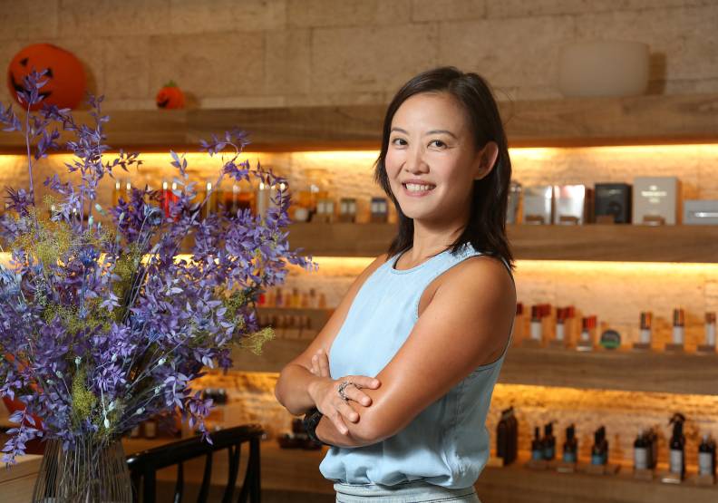 登琪爾執行長王序寧將歐美SPA潮流概念引入台灣，設計出運用花草植物、海洋海藻、礦物原石、聲波震動等美容課程。