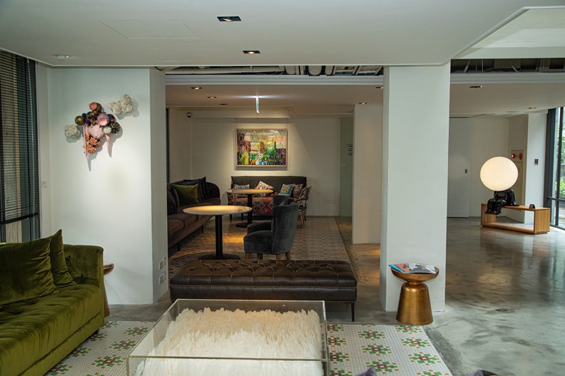 旅館各處都有令人驚艷的藝術策展。