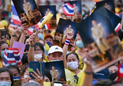 泰國現金卡德政，恐成掌控反對者利器