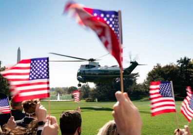 三張圖表告訴你：確診數暴增，為何忙大選的美國人沒在怕？