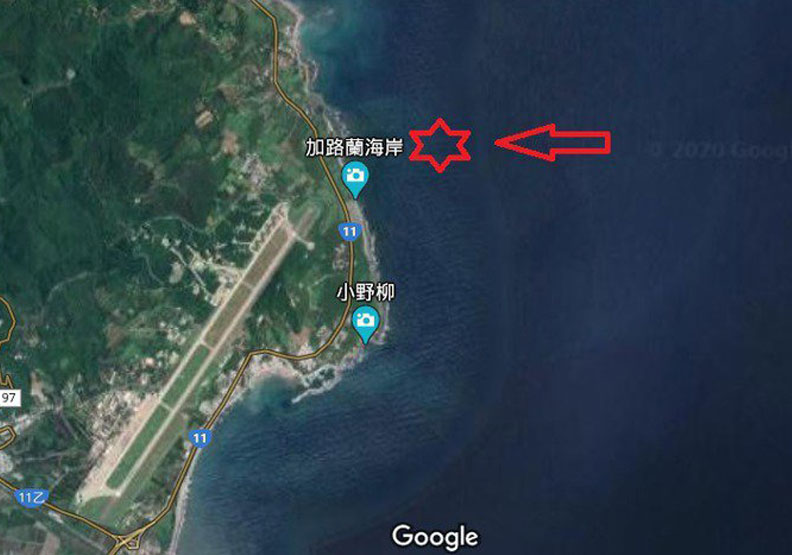 戰機從基地飛出去約二分鐘就墜機,距離加路蘭海岸約一公里,星號為墜落點。翻攝自googlemap