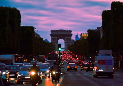 法國版「逃出絕命鎮」？二度封城現數百英里車陣、民眾瘋搶日用品