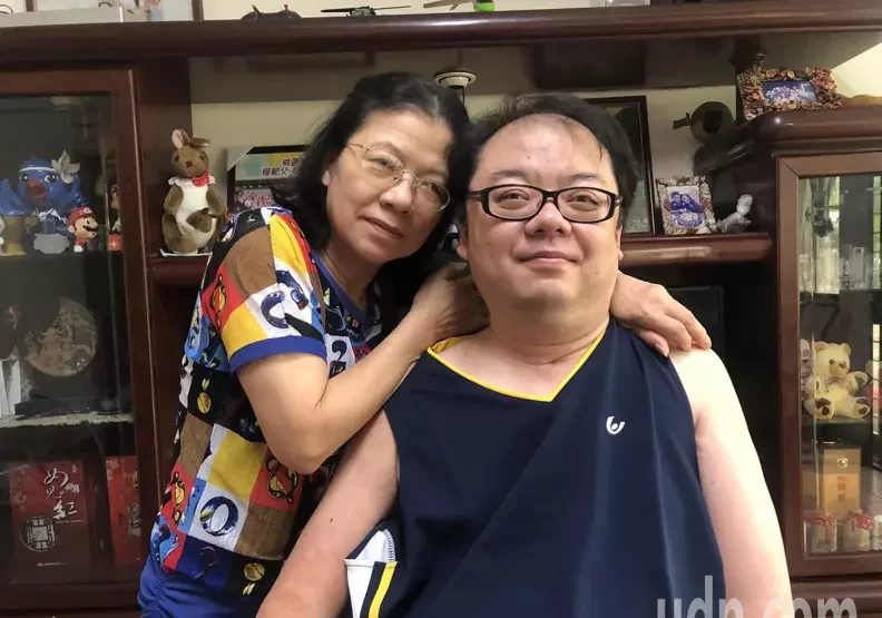 陳心惠與兒子胡嘉文，圖片由聯合新聞網提供