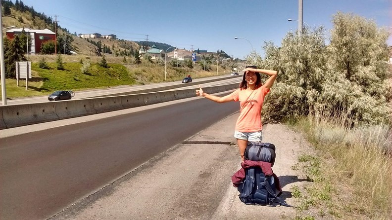 搭便車是極簡旅行的必備技能,但要小心安全。(圖片來源:作者提供)
