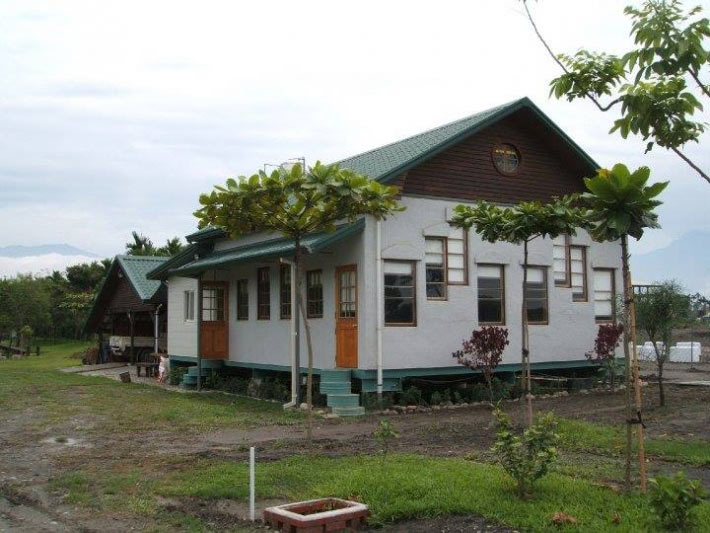 大茉莉農莊園區內房屋都是以紙磚頭建造裝修。來源:大茉莉農莊粉絲專頁