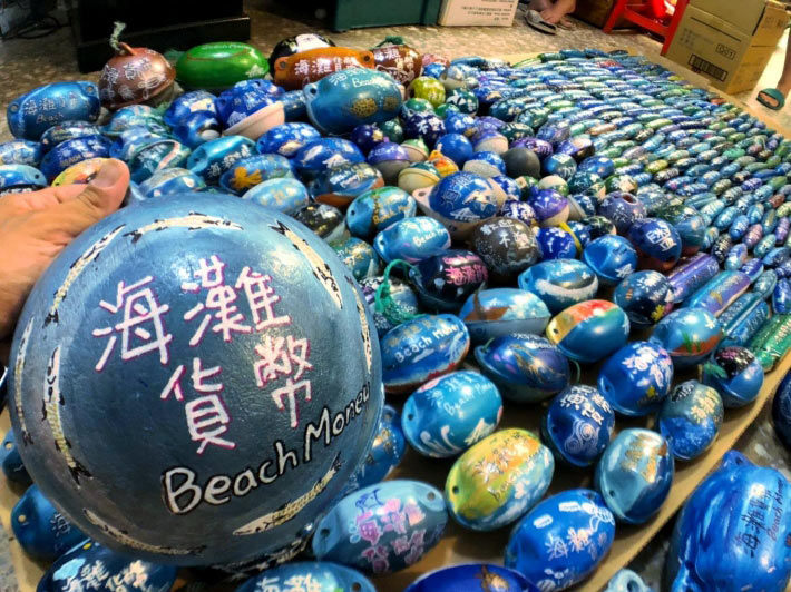 小琉球專屬的「海灘貨幣」,可至在島上店家消費享折扣優惠。來源:海湧工作室