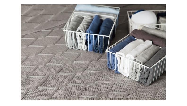 收納用的整理籃或盒子，盡量統一尺寸，就不容易有雜亂感。