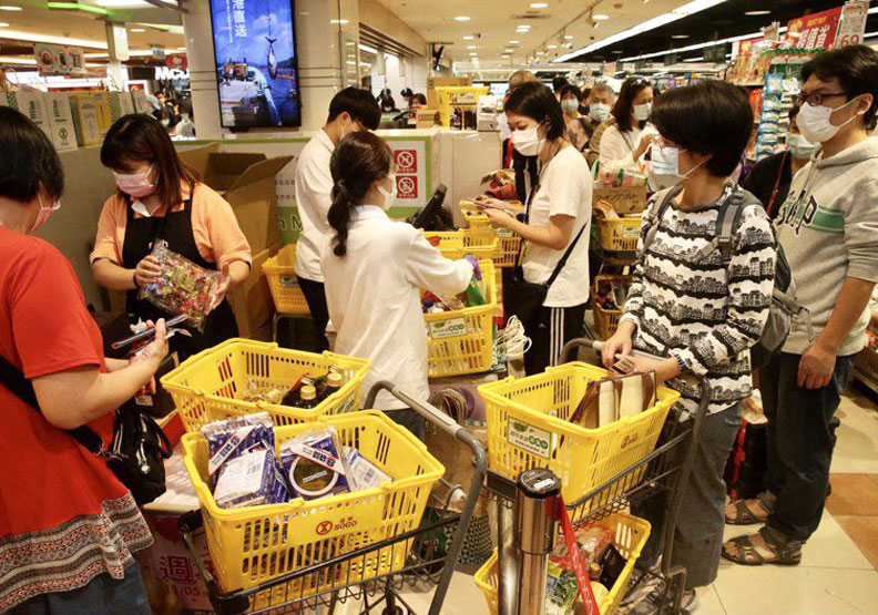 忠孝SOGO超市搶購人潮。聯合新聞網提供