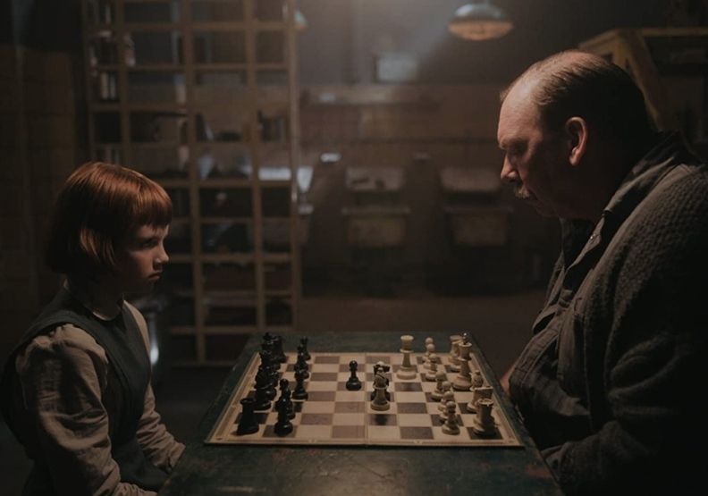 右為工友薛波先生,也是貝絲的啟蒙老師,取自netflix。