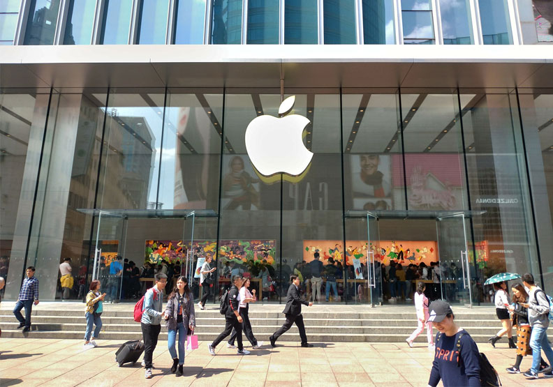 圖／位於上海南京路步行街上的蘋果門店。聯合新聞網提供