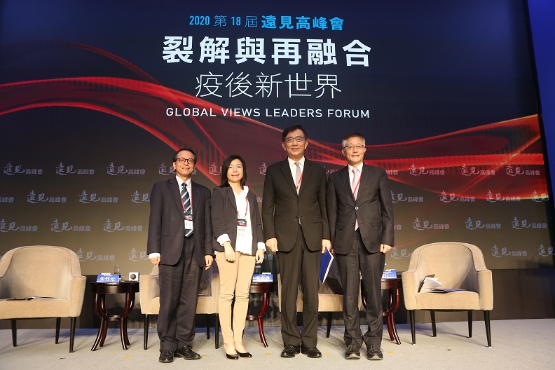 中華郵政董事長吳宏謀(右二)參與遠見高峰會,與主持人政治大學財務管理系特聘教授周行一(右一)、富邦金控品牌管理暨公關處代理處長林茂生(左二)及優樂地永續服務董事長朱竹元(左一)共同交流與談。