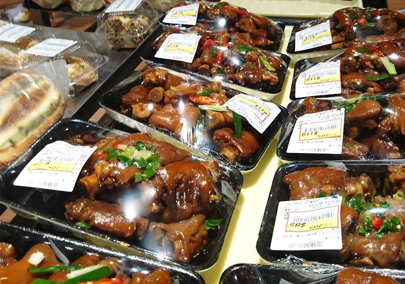 圖／國人愛吃豬腳，一頭豬有兩前腳、兩後腳；前腳是德國豬腳、萬巒豬腳；後腳叫蹄膀；國產量不夠當然靠進口。。聯合新聞網提供