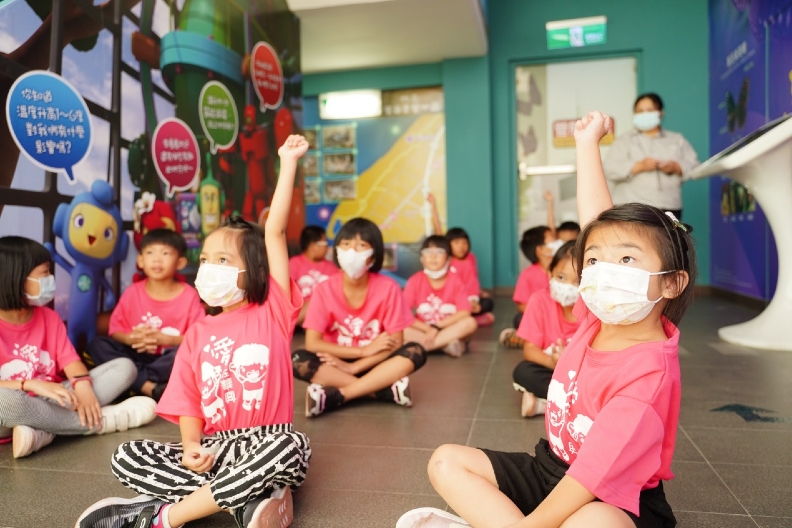 藉由活潑生動之展示空間舉辦學校參訪，增進下一代對環保之概念。