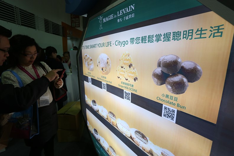 導入大規模科技應用方案時,政府應該扮演好守門員的把關角色。