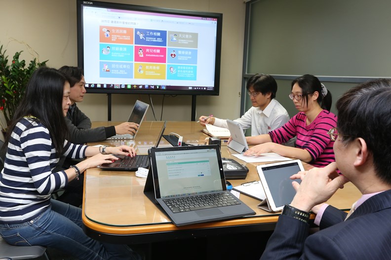 外部專家進入政府體系時,常有格格不如之感。