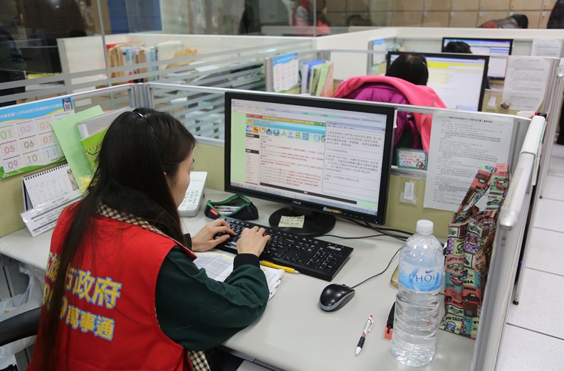 智慧城市必須設法整合散落於不同單位的混雜資料,將之升級為具備智慧的「數位治理大腦」。