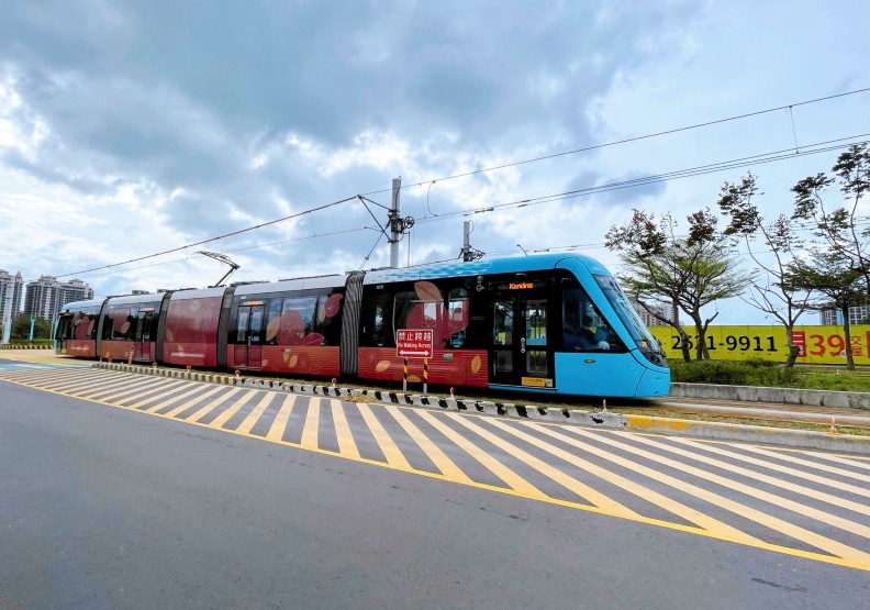 淡海輕軌藍海線通車首日客滿！總人次估逾2萬5000人
