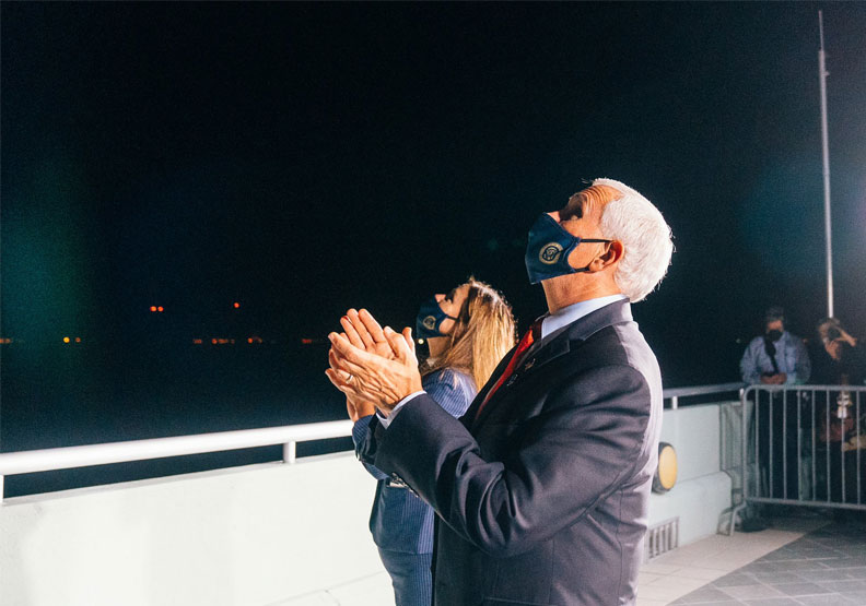 美國副總統彭斯(Mike Pence)夫婦親蒞發射現場。