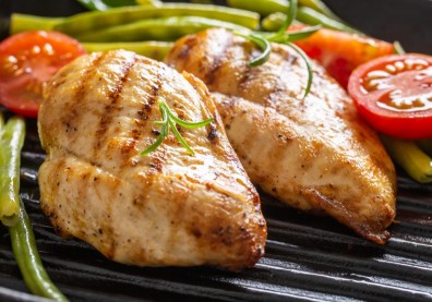 2 秘訣煮出軟嫩雞胸肉料理！避免熟齡肌肉流失