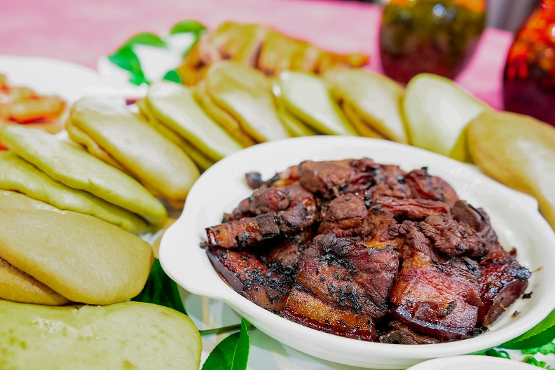 玉露茶驛站茶香虎咬豬。