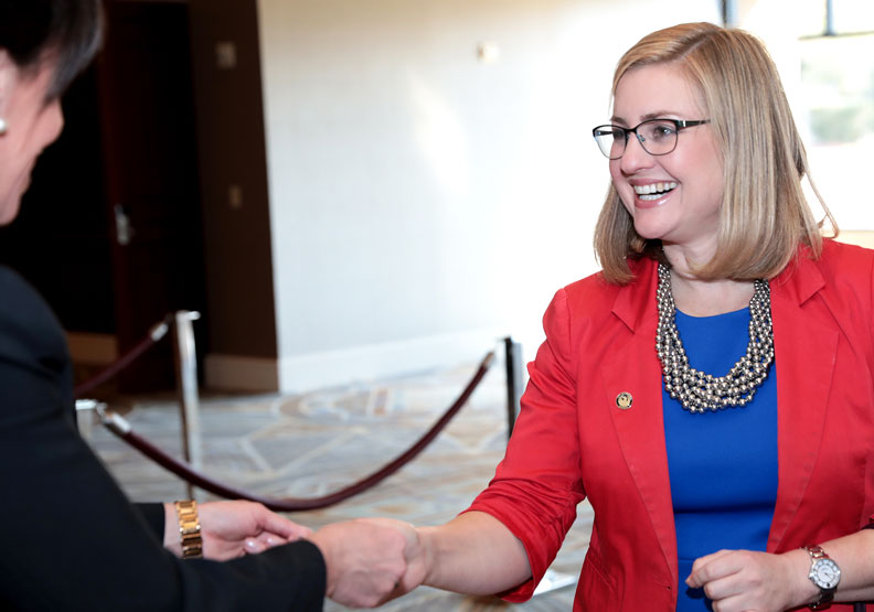 美國亞利桑那州鳳凰城市長加勒戈（Kate Gallego）。Flickr by Gage Skidmore